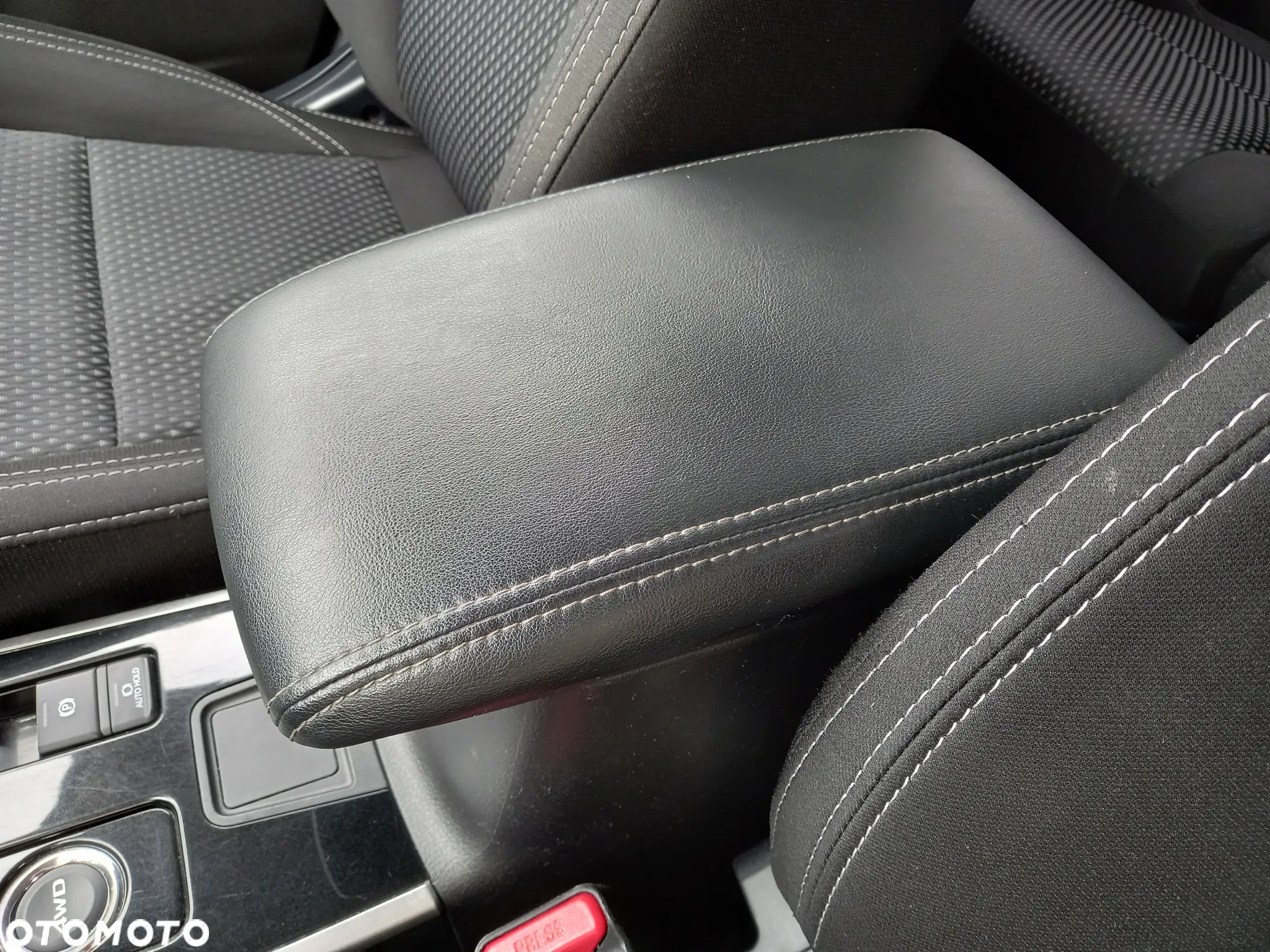 Mitsubishi Outlander 2.0 Intense Comfort 4WD CVT - 28