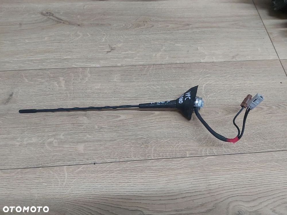 Nissan Qashqai II J11 antena dachowa bat mocowanie - 1