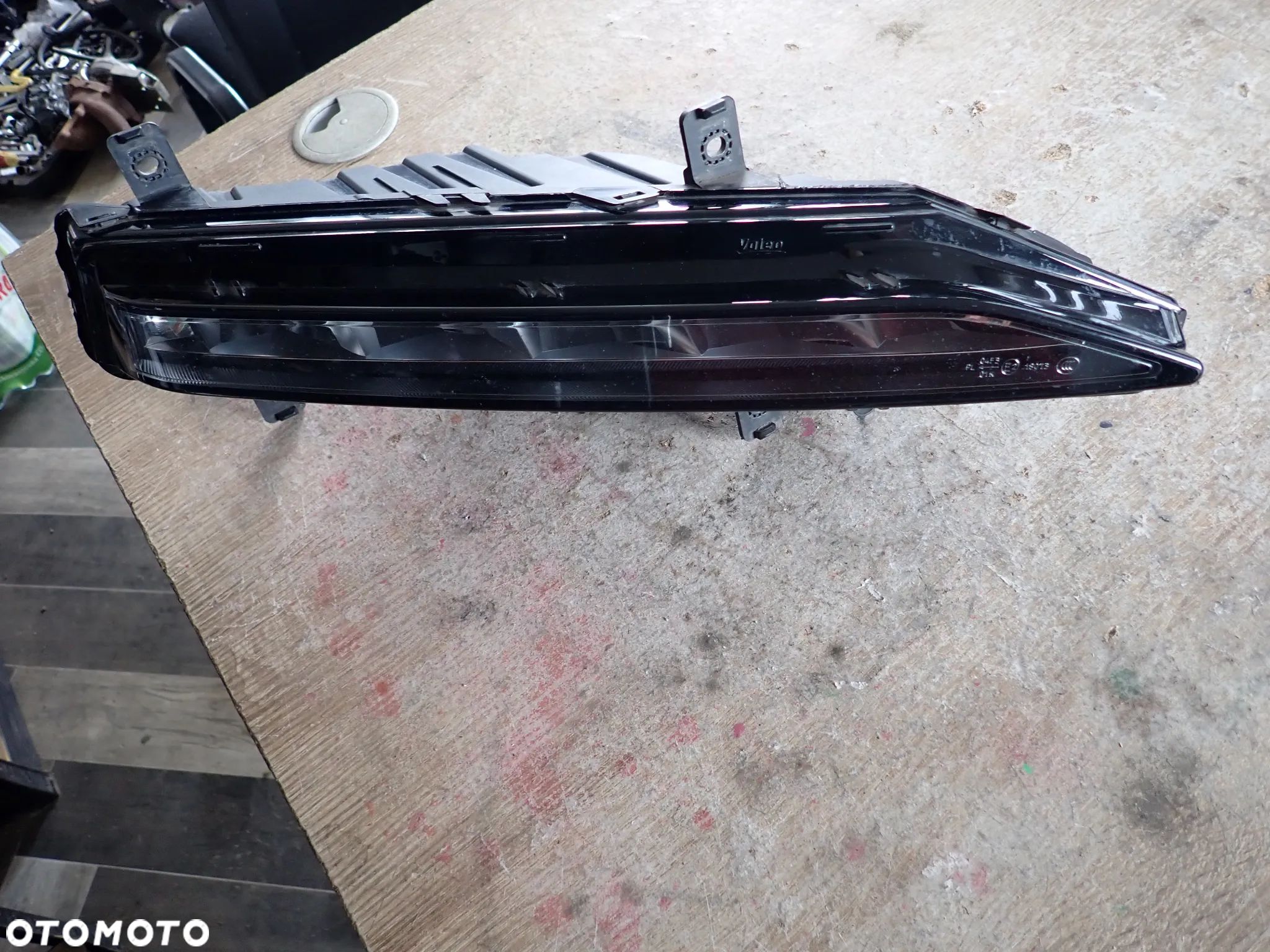 SKODA SUPERB III LIFT HALOGEN PRAWY 3V0941700B - 1