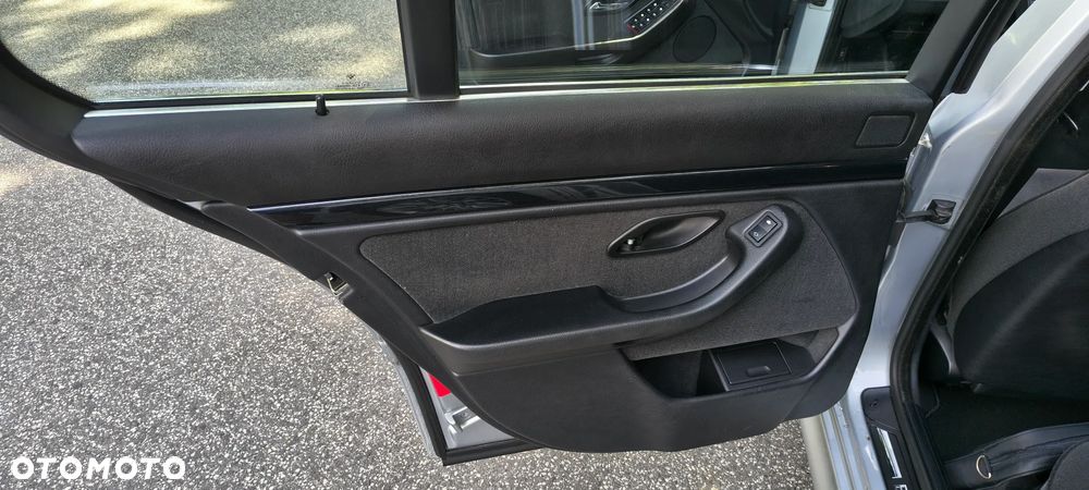 BMW Seria 5 528i - 15