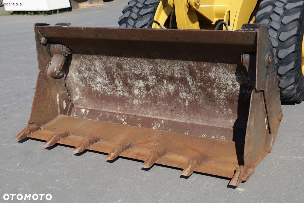 Caterpillar CAT 906M - 23