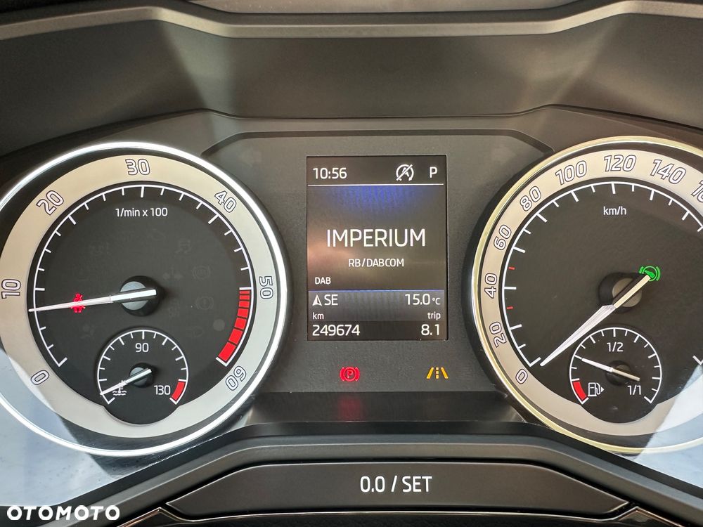 Skoda Superb 2.0 TDI 4x4 L&K DSG - 9