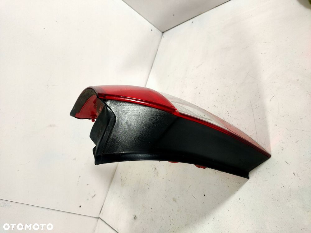 lampa prawa tył audi a4 b6 kombi ładna - 6