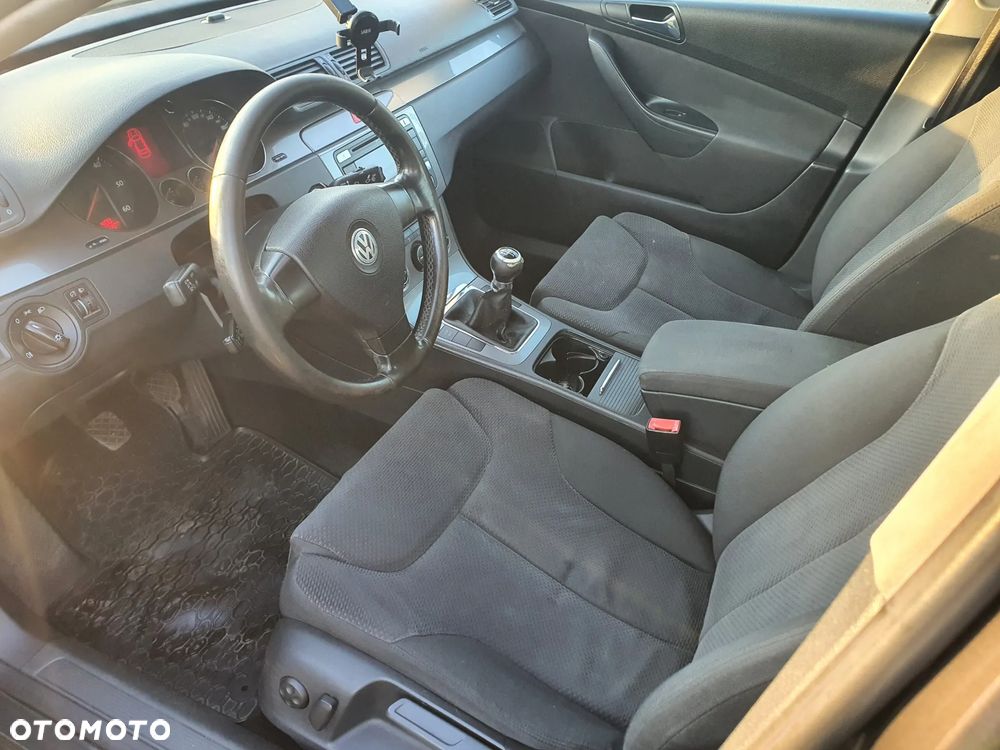 Volkswagen Passat 1.9 TDI Individual - 11