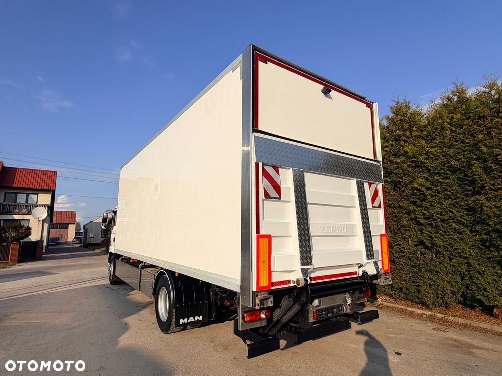 MAN MAN TGM 18.290/ IZOTERMA / OTWIERANY BOK/ /WINDA / 19 EUROPALET/ NISKI PRZEBIEG /SYPIALKA /ACC/EURO6 - 12