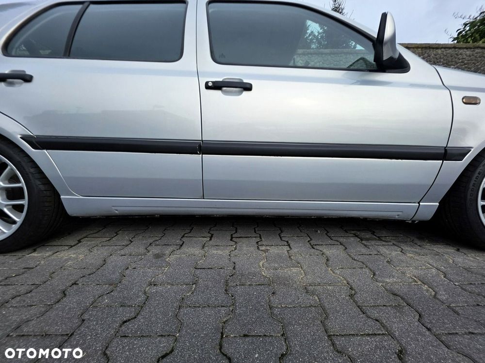 Volkswagen Golf 2.0 GL - 34