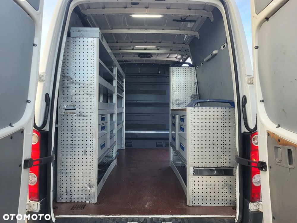 Volkswagen Crafter blaszak z zabudową warsztatową sortimo klima super stan - 4