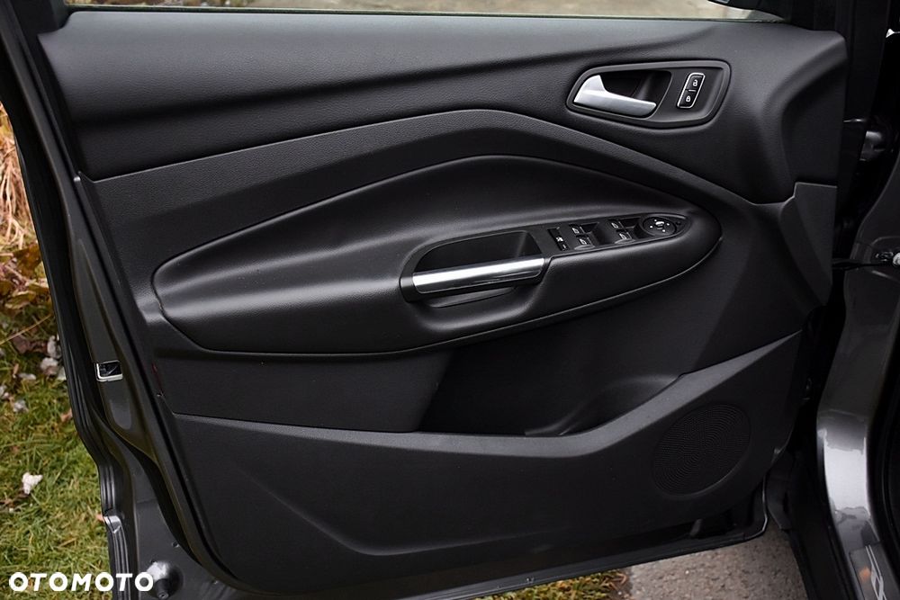 Ford Kuga 2.0 TDCi 4x4 Titanium - 25