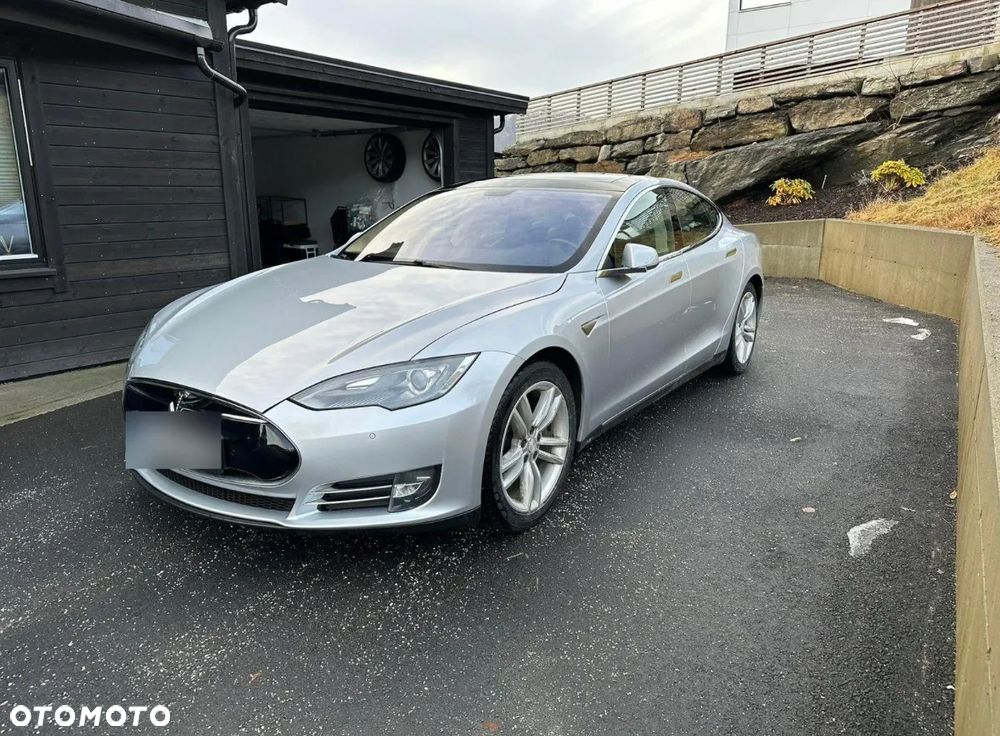 Tesla Model S 85 - 2