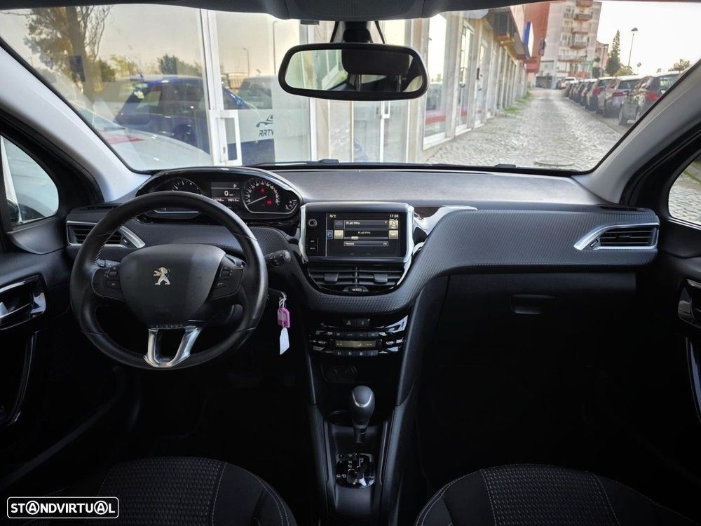 Peugeot 208 1.2 PureTech Allure EAT6 - 5