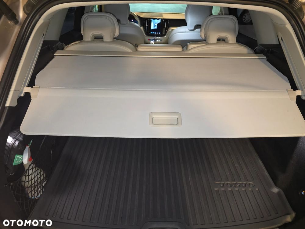 Volvo XC 60 B4 D AWD Plus Bright - 24