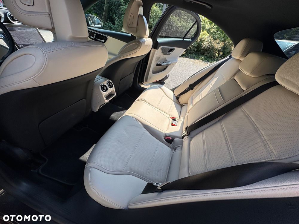 Mercedes-Benz Klasa C 300 4Matic 9G-TRONIC Avantgarde - 14