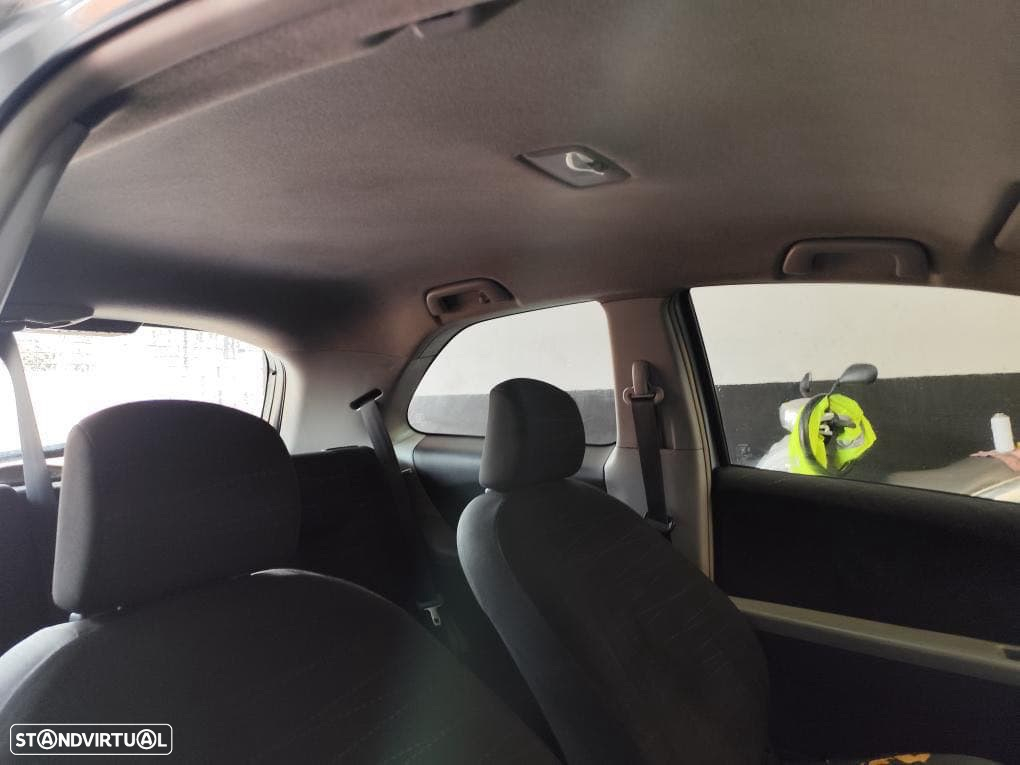 Toyota Yaris 1.0 VVT-i AC Manual - 17