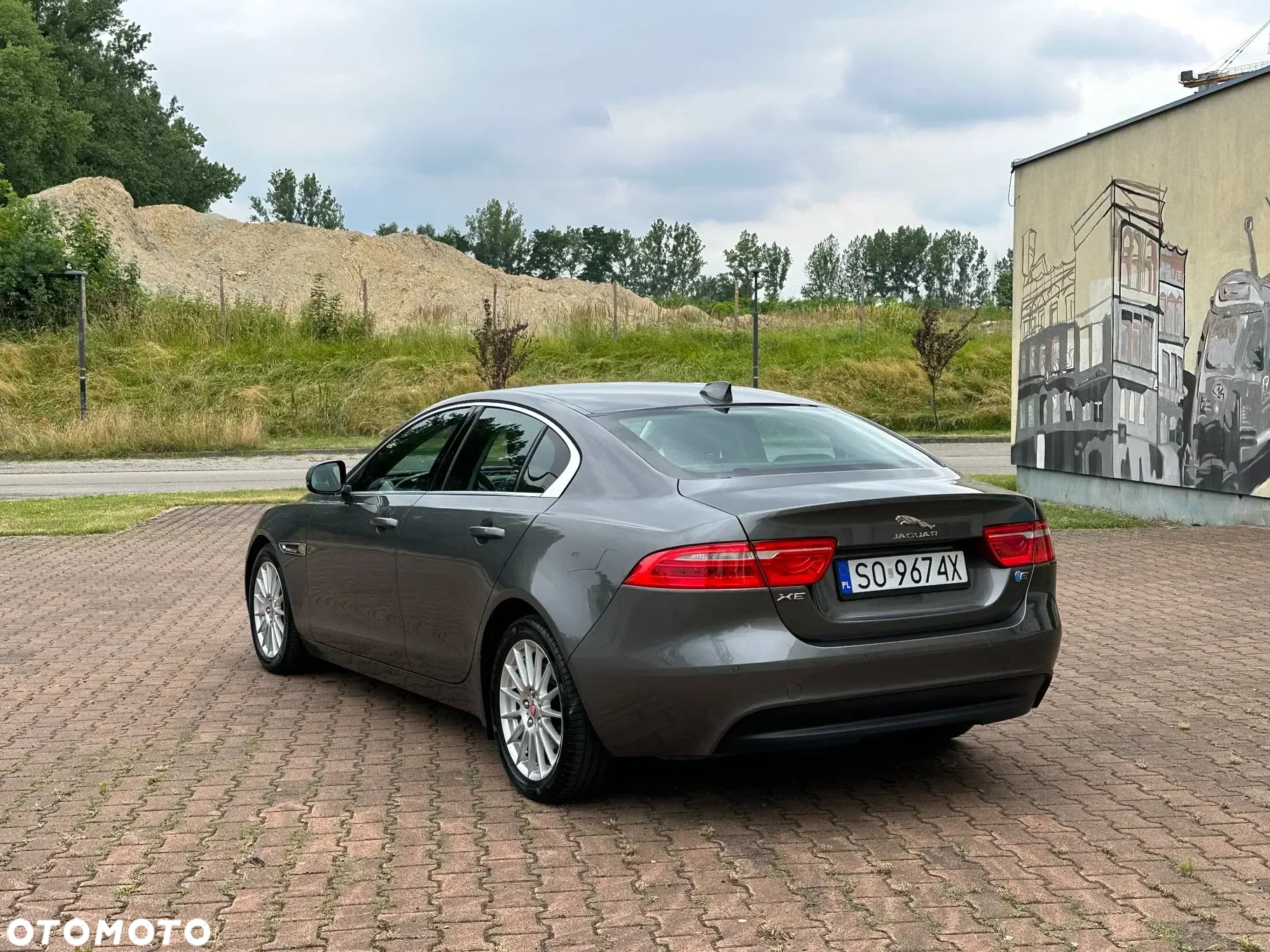 Jaguar XE - 10