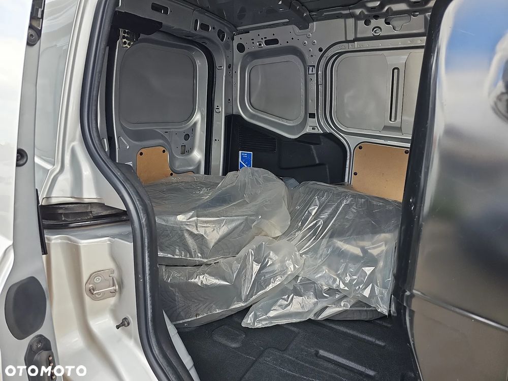 Ford Transit Courier - 14