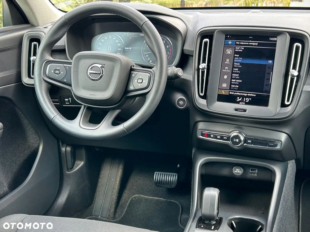 Volvo XC 40 T3 Momentum Pro - 23