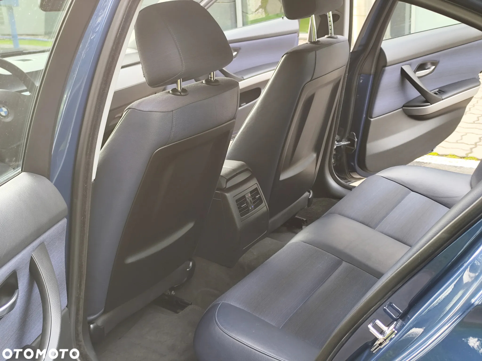 BMW Seria 3 320i - 16