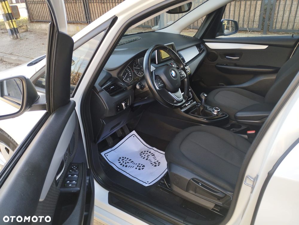 BMW Seria 2 216d - 11