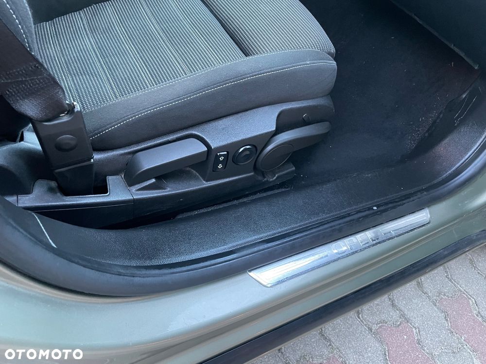 Opel Insignia - 12