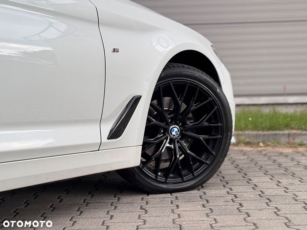 BMW Seria 5 520d Touring M Sport Edition - 9
