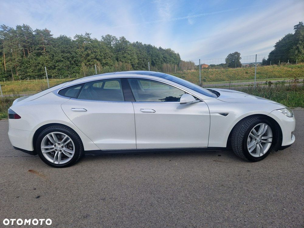Tesla Model S - 2