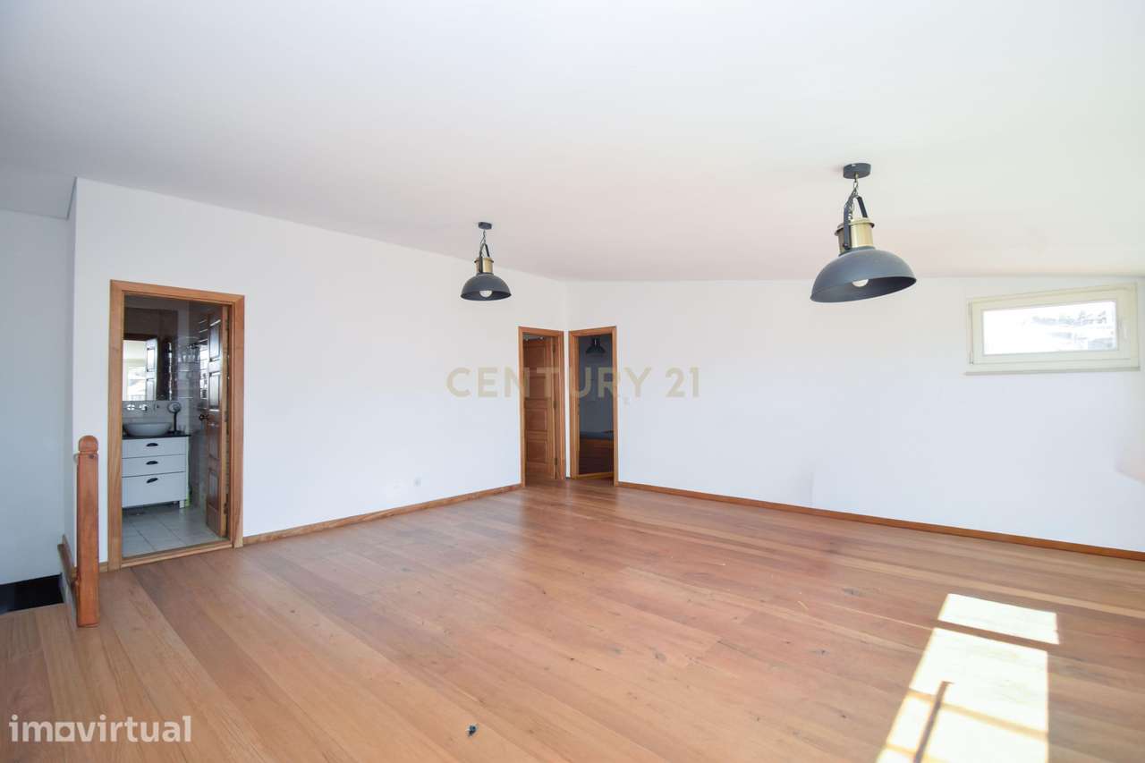 Apartamento T5 Duplex para Arrendamento em Alcântara (2.300€) - Grande imagem: 4/31