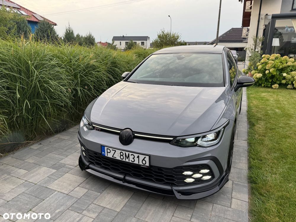 Volkswagen Golf - 8