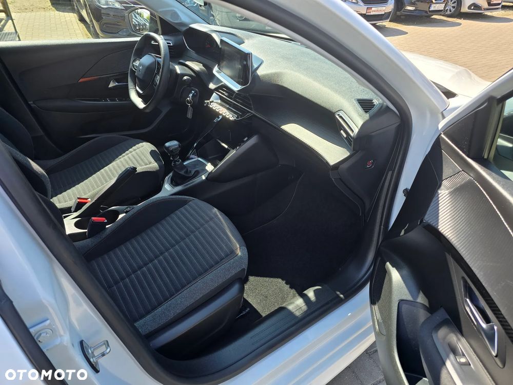 Peugeot 208 - 11