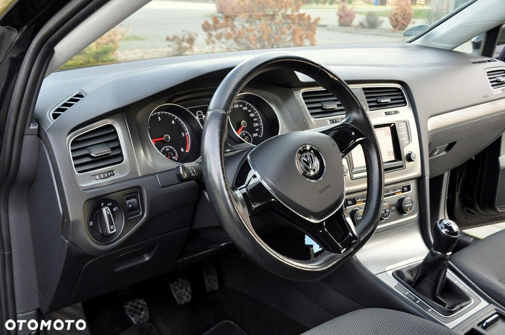 Volkswagen Golf - 22