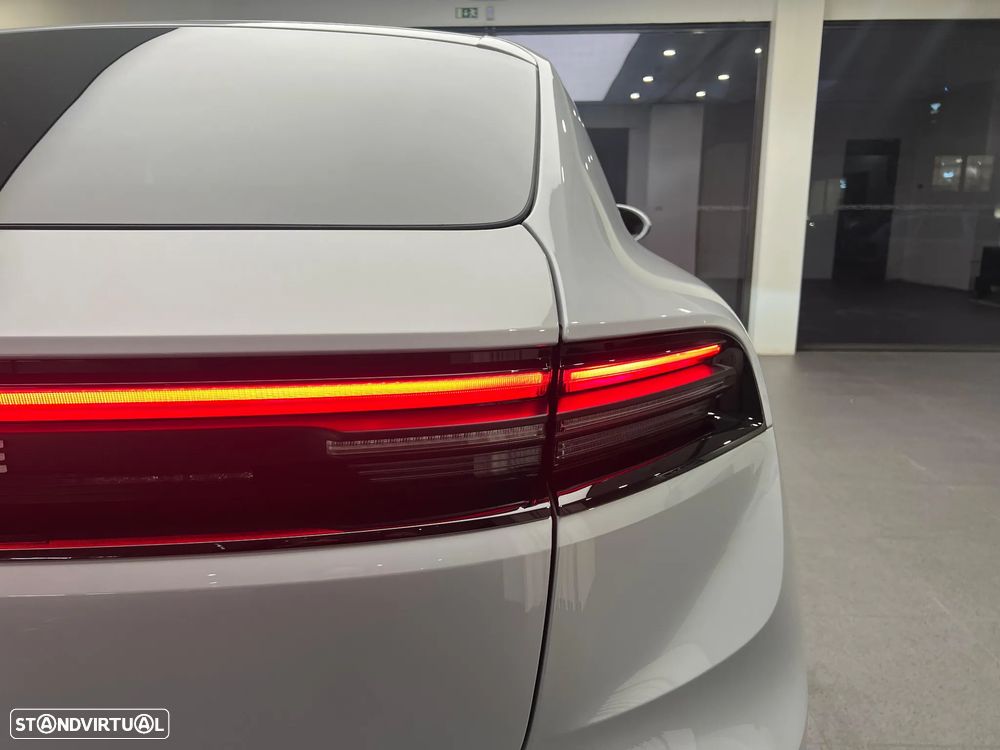 Porsche Macan Electric 4 - 7