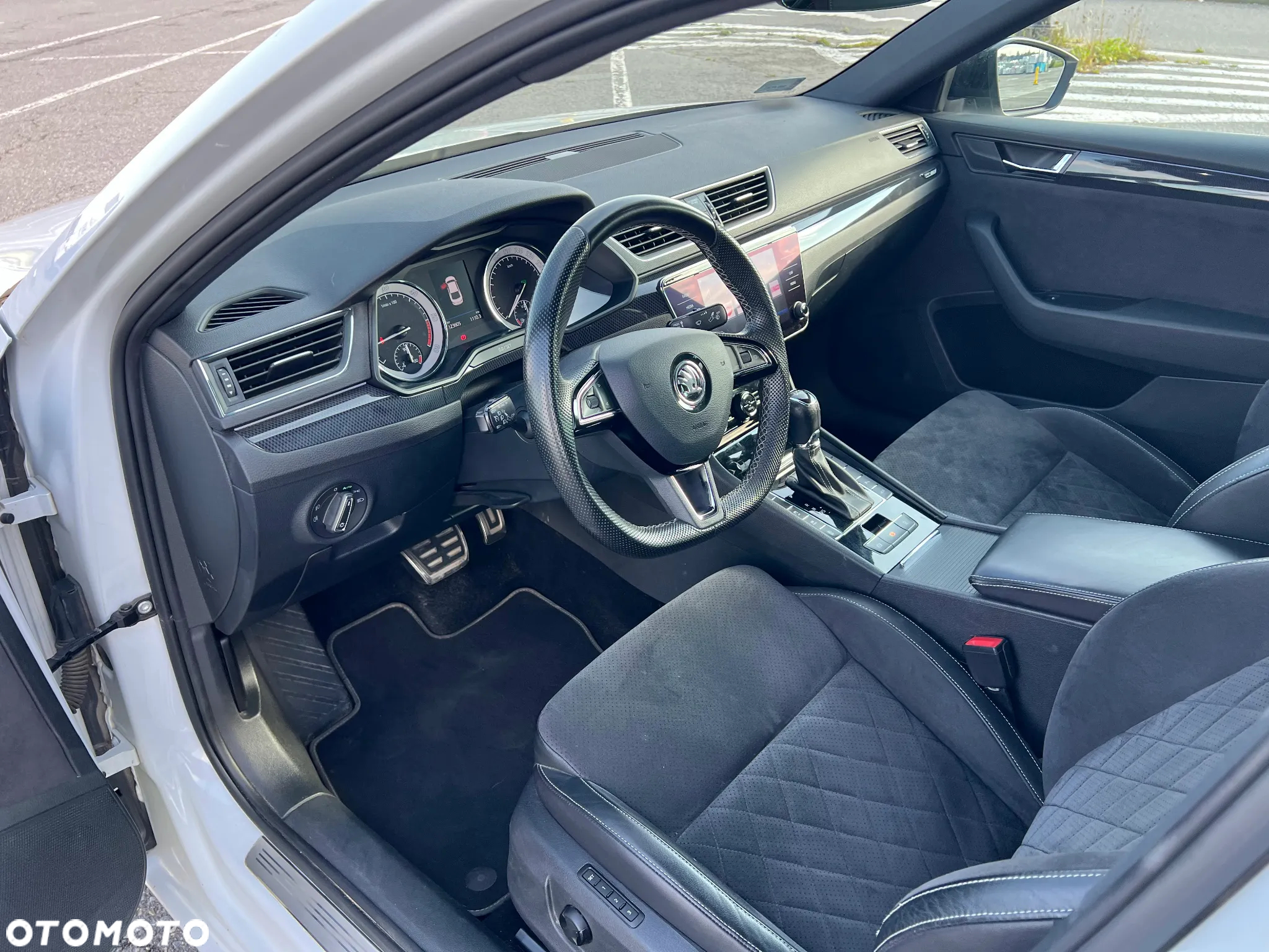 Skoda Superb 2.0 TDI Sportline DSG - 22