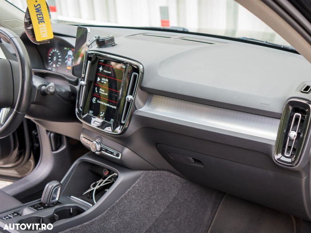 Volvo XC 40 B4 AT8 AWD Mild Hybrid Momentum Pro - 19