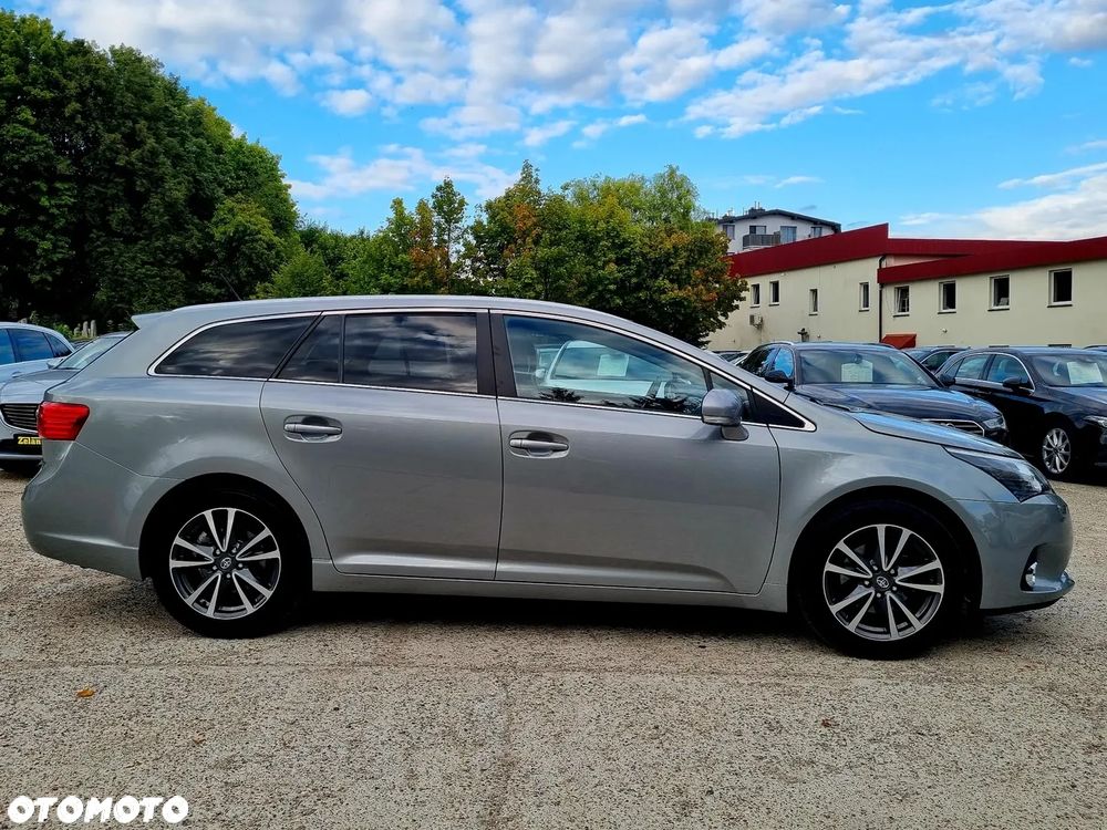 Toyota Avensis 1.8 Premium - 4