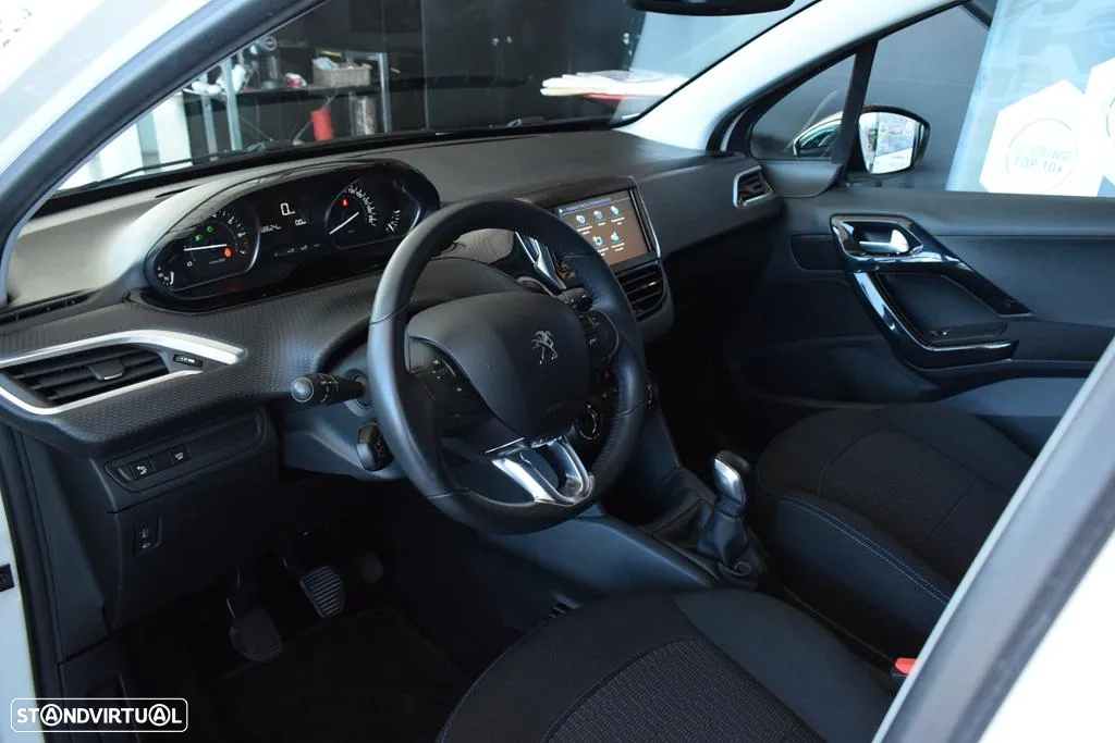 Peugeot 208 1.2 PureTech Signature - 6
