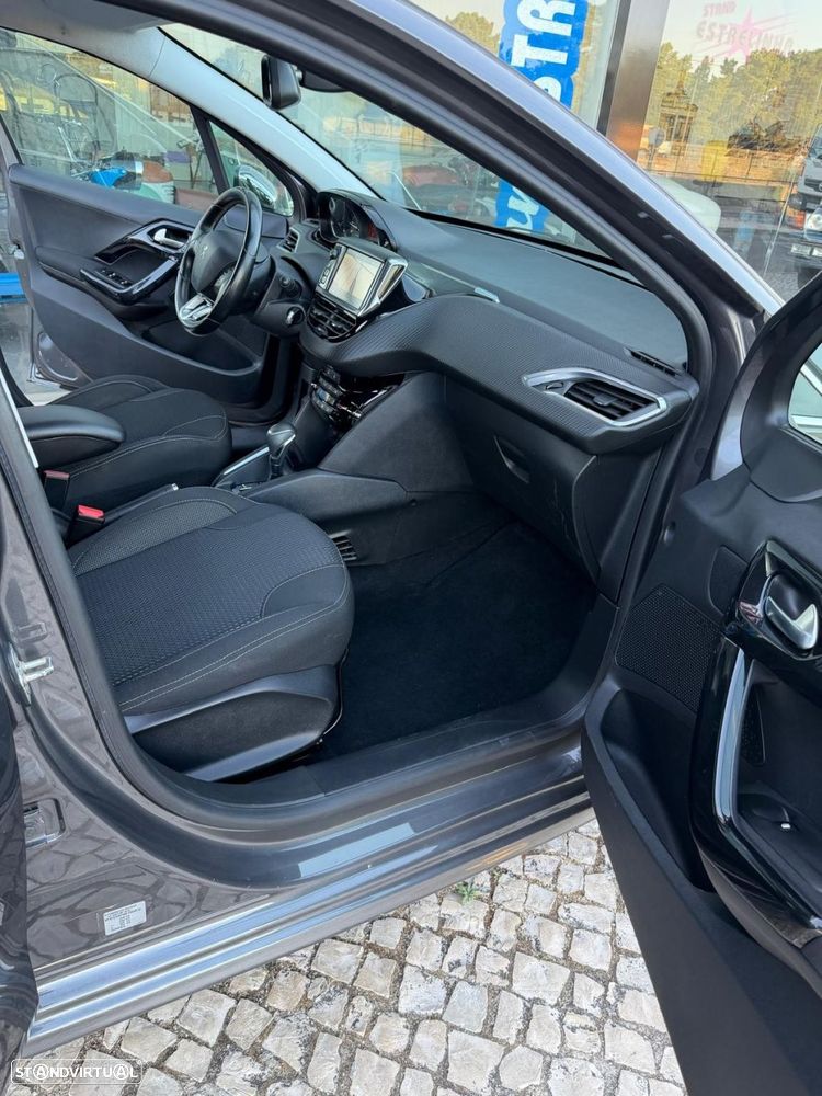 Peugeot 208 1.2 PureTech Style EAT6 - 13