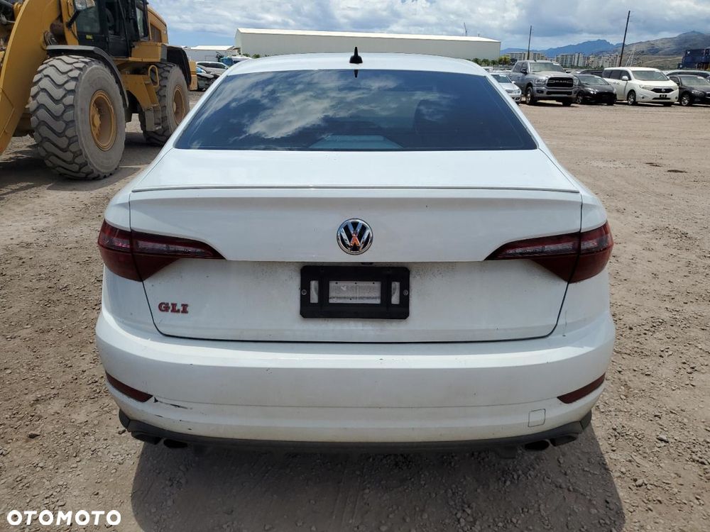 Volkswagen Jetta - 5