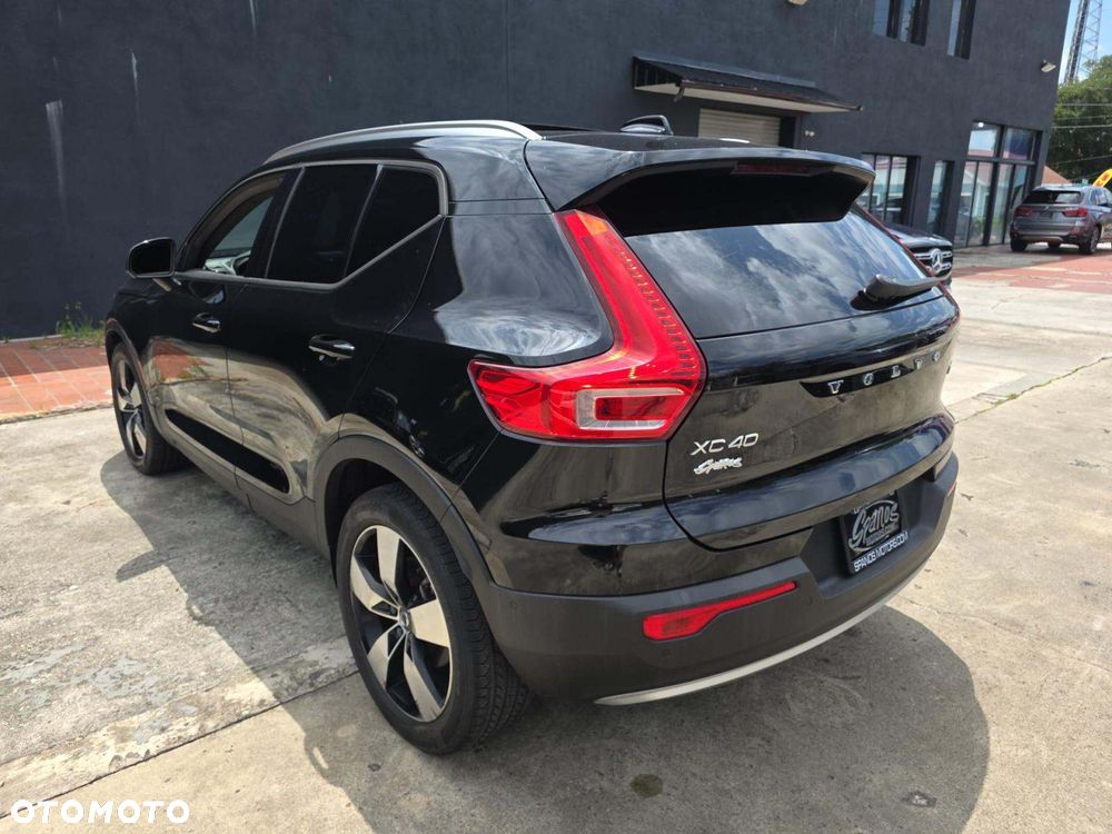 Volvo XC 40 T5 AWD Momentum - 3