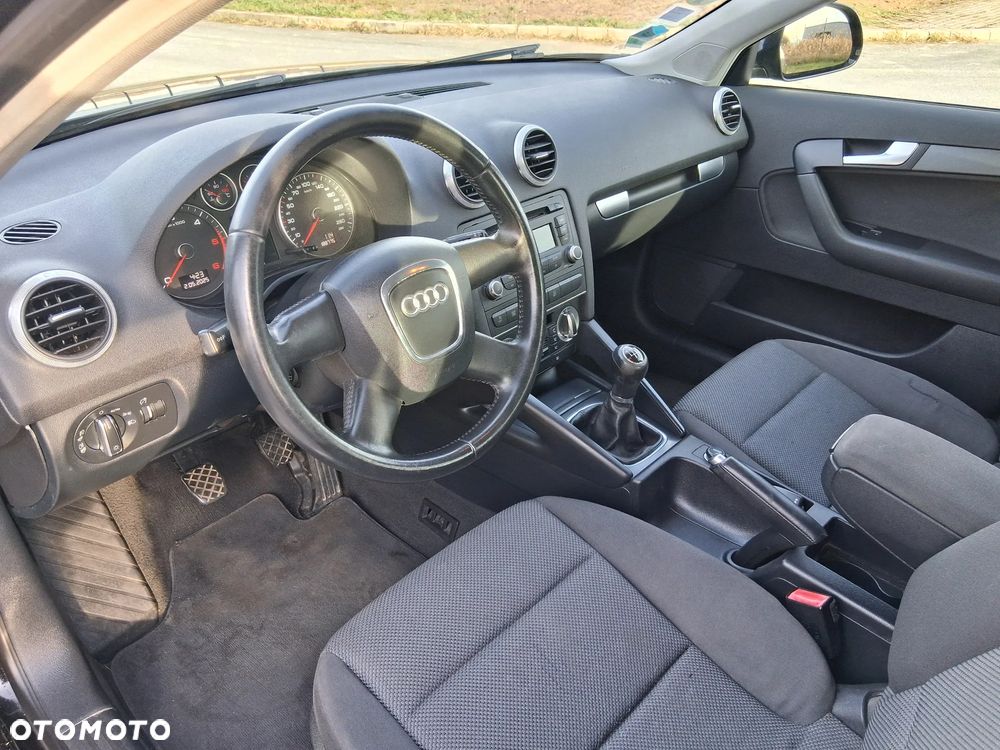 Audi A3 Sportback 1.6 TDI DPF S line Sportpaket - 20