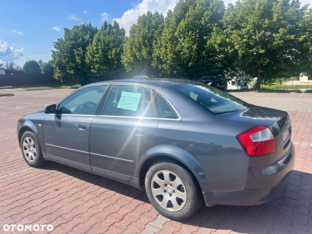 Audi A4 Limousine - 4