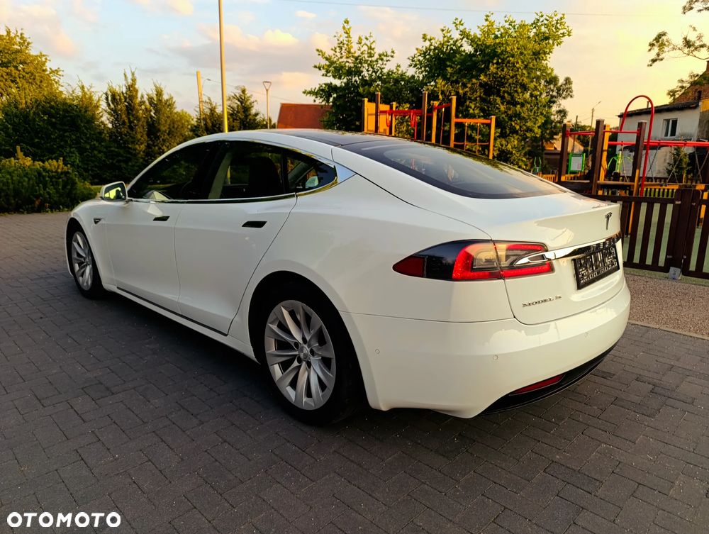 Tesla Model S Long Range Plus - 10