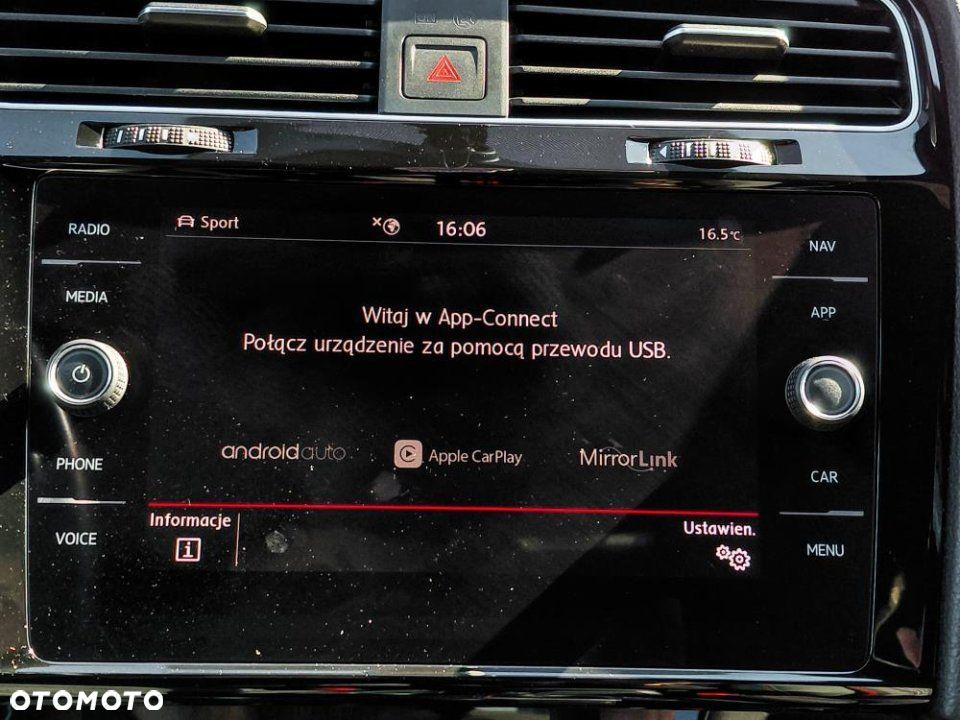 Volkswagen Golf - 26