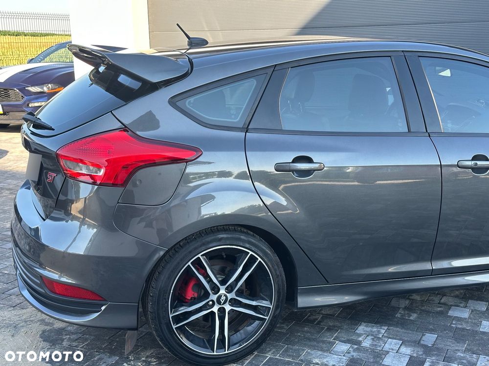 Ford Focus 2.0 EcoBoost ST mit Leder-Sport-Paket - 12