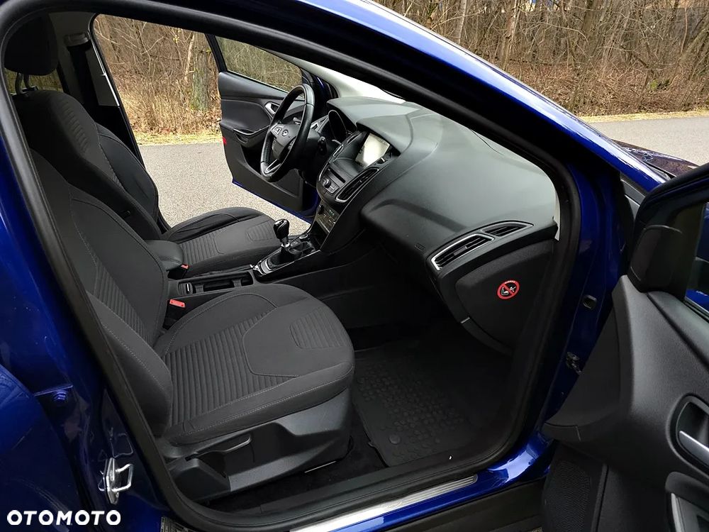 Ford Focus 1.0 EcoBoost Titanium - 25