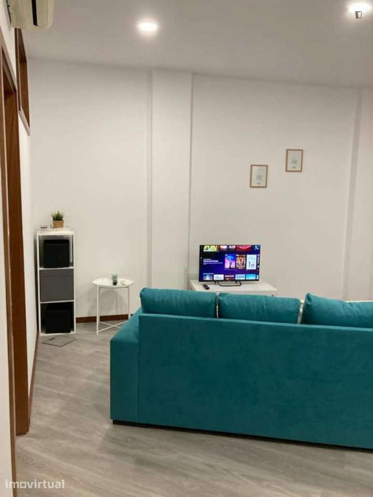 Apartamento com 1 quartos - localizado em Paranhos Porto - Grande imagem: 2/22