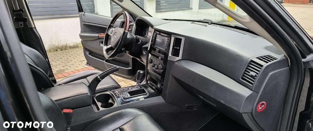 Jeep Grand Cherokee - 33