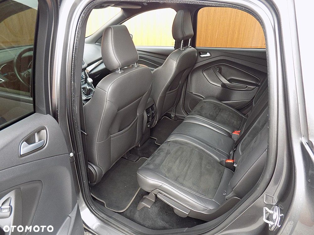 Ford Kuga 2.0 TDCi 2x4 ST-Line - 6