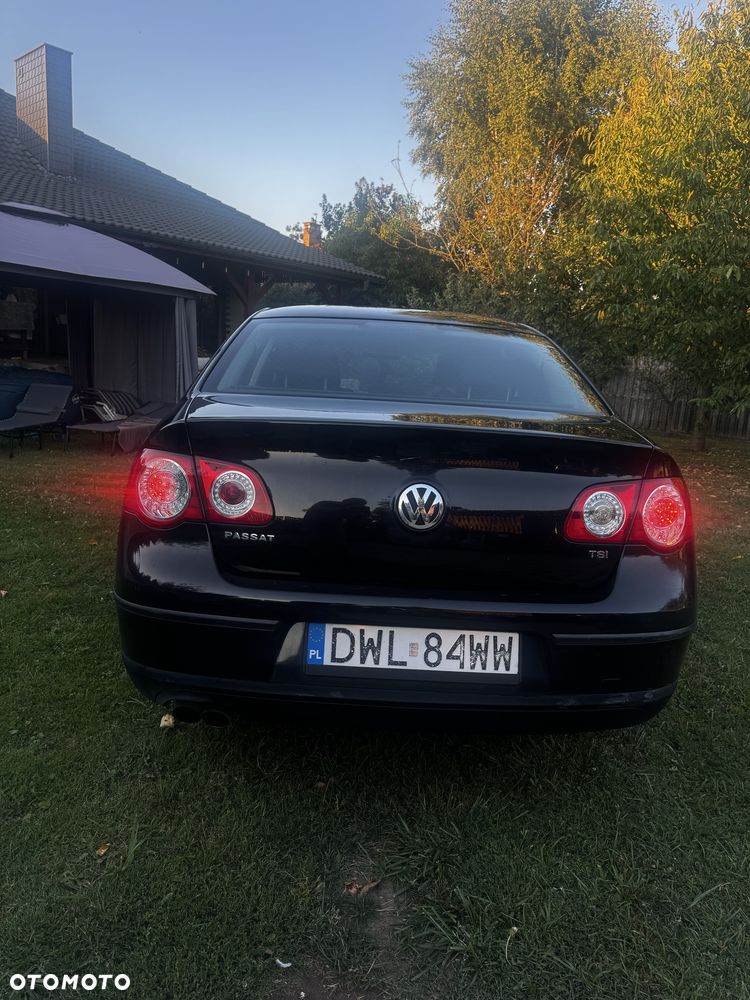 Volkswagen Passat - 4