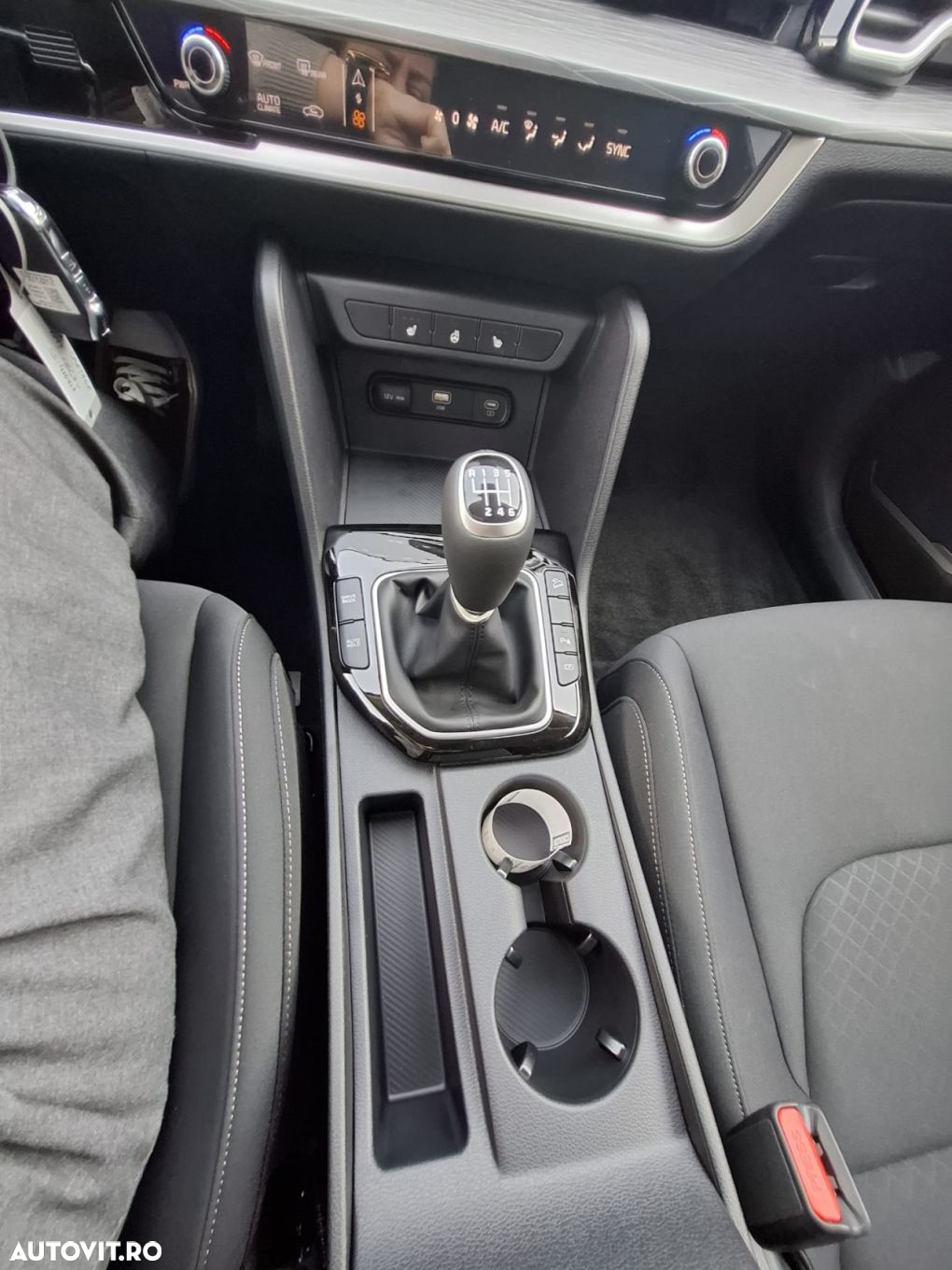 Kia Sportage 1.6 T-GDI 6MT HP 4x2 Urban - 11