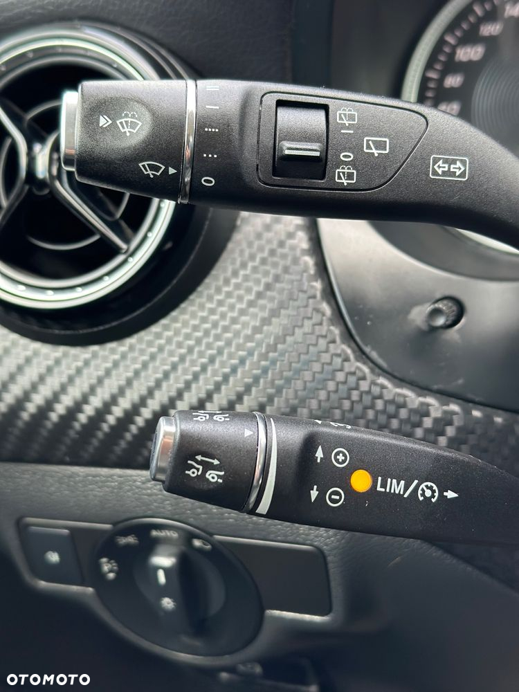 Mercedes-Benz GLA 220 d 4-Matic Style - 32