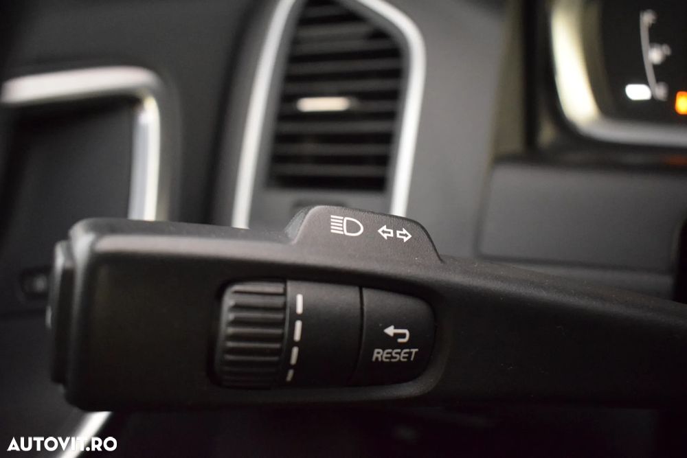 Volvo XC 60 D5 AWD Geartronic Ocean Race - 26